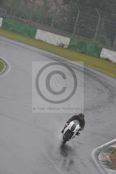 Mallory park Leicestershire;Mallory park photographs;Motorcycle action photographs;event digital images;eventdigitalimages;mallory park;no limits trackday;peter wileman photography;trackday;trackday digital images;trackday photos