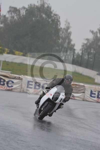 Mallory park Leicestershire;Mallory park photographs;Motorcycle action photographs;event digital images;eventdigitalimages;mallory park;no limits trackday;peter wileman photography;trackday;trackday digital images;trackday photos