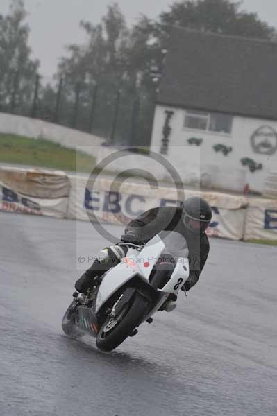 Mallory park Leicestershire;Mallory park photographs;Motorcycle action photographs;event digital images;eventdigitalimages;mallory park;no limits trackday;peter wileman photography;trackday;trackday digital images;trackday photos