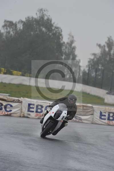 Mallory park Leicestershire;Mallory park photographs;Motorcycle action photographs;event digital images;eventdigitalimages;mallory park;no limits trackday;peter wileman photography;trackday;trackday digital images;trackday photos