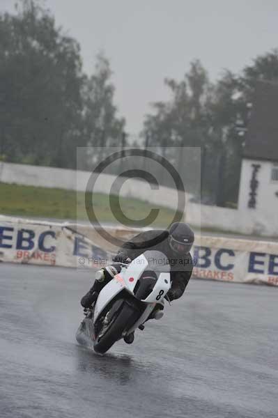 Mallory park Leicestershire;Mallory park photographs;Motorcycle action photographs;event digital images;eventdigitalimages;mallory park;no limits trackday;peter wileman photography;trackday;trackday digital images;trackday photos