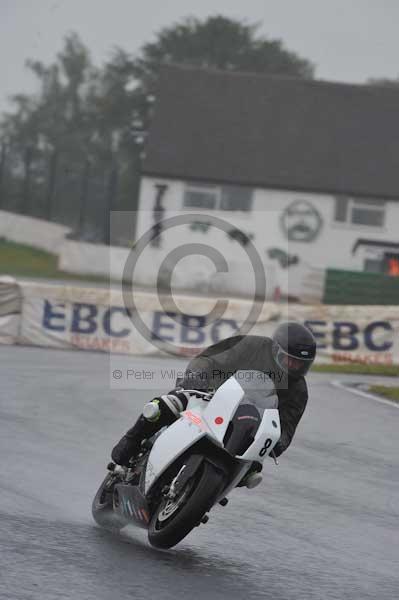 Mallory park Leicestershire;Mallory park photographs;Motorcycle action photographs;event digital images;eventdigitalimages;mallory park;no limits trackday;peter wileman photography;trackday;trackday digital images;trackday photos