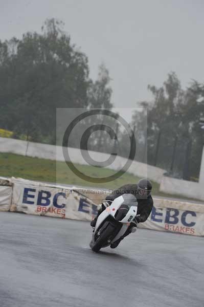 Mallory park Leicestershire;Mallory park photographs;Motorcycle action photographs;event digital images;eventdigitalimages;mallory park;no limits trackday;peter wileman photography;trackday;trackday digital images;trackday photos