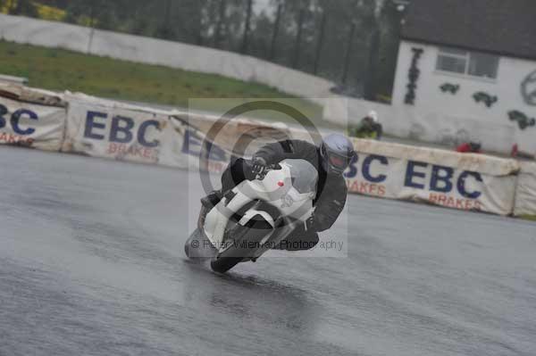 Mallory park Leicestershire;Mallory park photographs;Motorcycle action photographs;event digital images;eventdigitalimages;mallory park;no limits trackday;peter wileman photography;trackday;trackday digital images;trackday photos