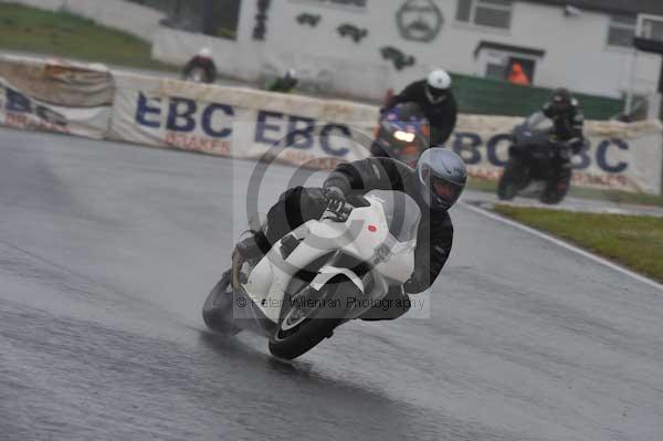 Mallory park Leicestershire;Mallory park photographs;Motorcycle action photographs;event digital images;eventdigitalimages;mallory park;no limits trackday;peter wileman photography;trackday;trackday digital images;trackday photos