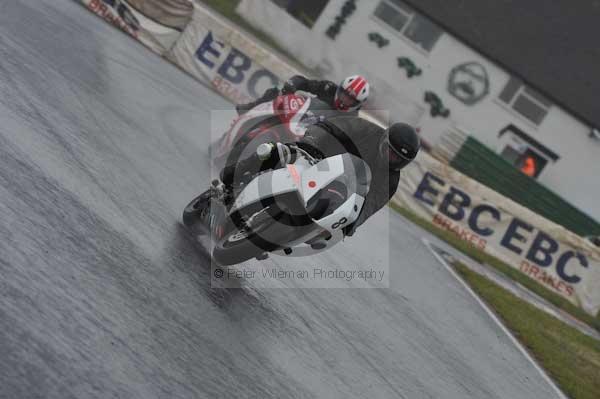 Mallory park Leicestershire;Mallory park photographs;Motorcycle action photographs;event digital images;eventdigitalimages;mallory park;no limits trackday;peter wileman photography;trackday;trackday digital images;trackday photos