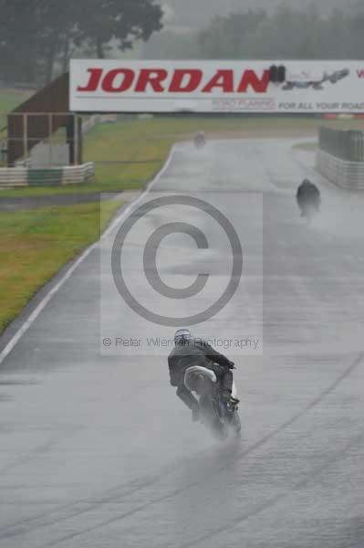 Mallory park Leicestershire;Mallory park photographs;Motorcycle action photographs;event digital images;eventdigitalimages;mallory park;no limits trackday;peter wileman photography;trackday;trackday digital images;trackday photos