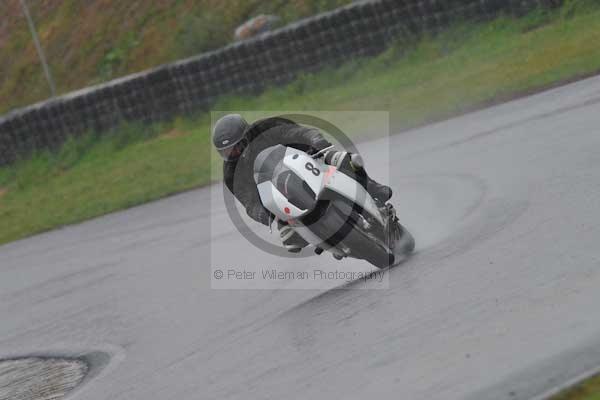 Mallory park Leicestershire;Mallory park photographs;Motorcycle action photographs;event digital images;eventdigitalimages;mallory park;no limits trackday;peter wileman photography;trackday;trackday digital images;trackday photos