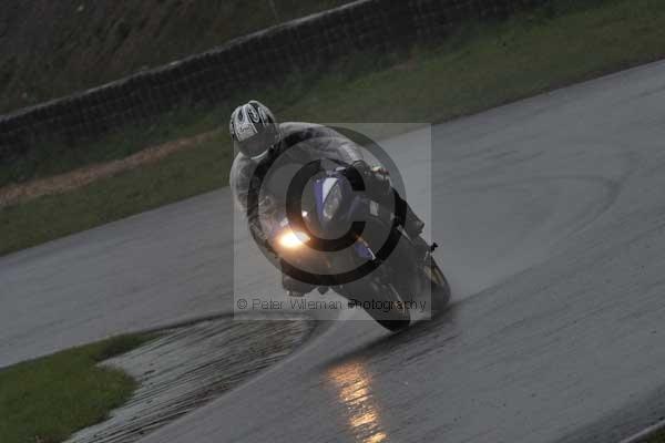 Mallory park Leicestershire;Mallory park photographs;Motorcycle action photographs;event digital images;eventdigitalimages;mallory park;no limits trackday;peter wileman photography;trackday;trackday digital images;trackday photos