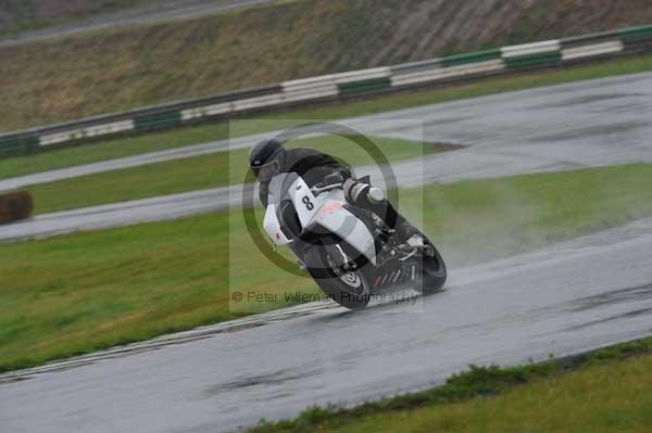 Mallory park Leicestershire;Mallory park photographs;Motorcycle action photographs;event digital images;eventdigitalimages;mallory park;no limits trackday;peter wileman photography;trackday;trackday digital images;trackday photos