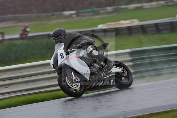 Mallory park Leicestershire;Mallory park photographs;Motorcycle action photographs;event digital images;eventdigitalimages;mallory park;no limits trackday;peter wileman photography;trackday;trackday digital images;trackday photos