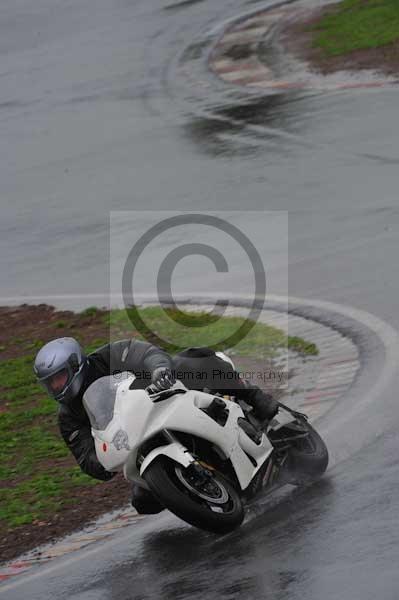 Mallory park Leicestershire;Mallory park photographs;Motorcycle action photographs;event digital images;eventdigitalimages;mallory park;no limits trackday;peter wileman photography;trackday;trackday digital images;trackday photos