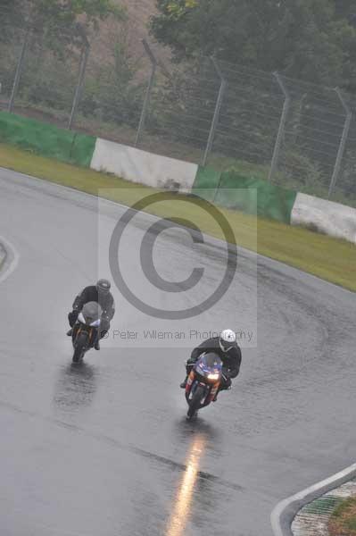 Mallory park Leicestershire;Mallory park photographs;Motorcycle action photographs;event digital images;eventdigitalimages;mallory park;no limits trackday;peter wileman photography;trackday;trackday digital images;trackday photos