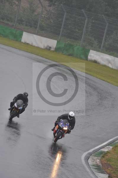 Mallory park Leicestershire;Mallory park photographs;Motorcycle action photographs;event digital images;eventdigitalimages;mallory park;no limits trackday;peter wileman photography;trackday;trackday digital images;trackday photos