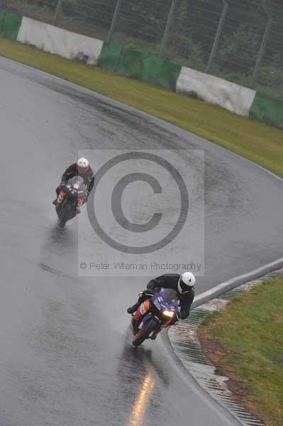 Mallory park Leicestershire;Mallory park photographs;Motorcycle action photographs;event digital images;eventdigitalimages;mallory park;no limits trackday;peter wileman photography;trackday;trackday digital images;trackday photos