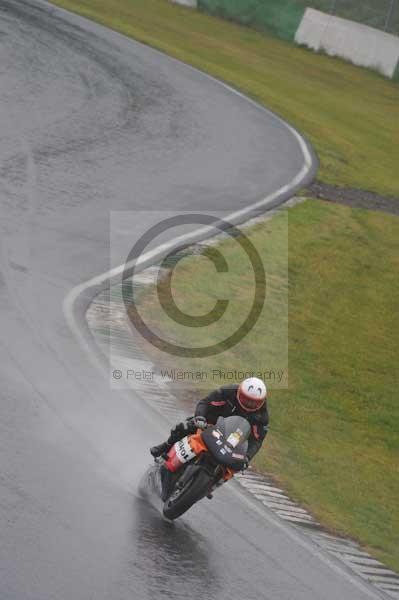 Mallory park Leicestershire;Mallory park photographs;Motorcycle action photographs;event digital images;eventdigitalimages;mallory park;no limits trackday;peter wileman photography;trackday;trackday digital images;trackday photos