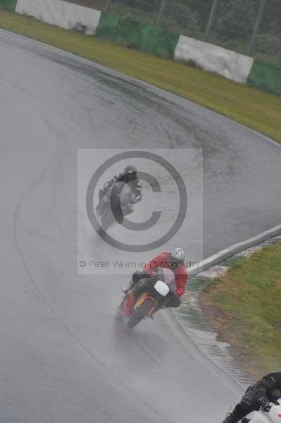 Mallory park Leicestershire;Mallory park photographs;Motorcycle action photographs;event digital images;eventdigitalimages;mallory park;no limits trackday;peter wileman photography;trackday;trackday digital images;trackday photos