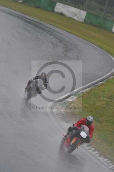 Mallory park Leicestershire;Mallory park photographs;Motorcycle action photographs;event digital images;eventdigitalimages;mallory park;no limits trackday;peter wileman photography;trackday;trackday digital images;trackday photos