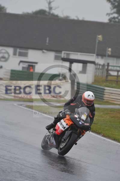 Mallory park Leicestershire;Mallory park photographs;Motorcycle action photographs;event digital images;eventdigitalimages;mallory park;no limits trackday;peter wileman photography;trackday;trackday digital images;trackday photos