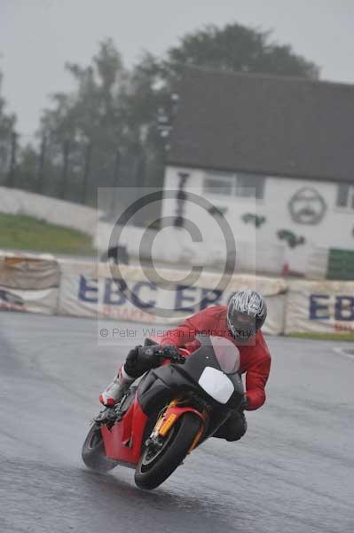 Mallory park Leicestershire;Mallory park photographs;Motorcycle action photographs;event digital images;eventdigitalimages;mallory park;no limits trackday;peter wileman photography;trackday;trackday digital images;trackday photos