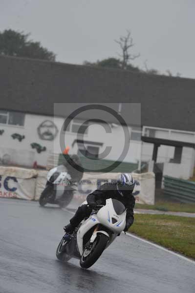 Mallory park Leicestershire;Mallory park photographs;Motorcycle action photographs;event digital images;eventdigitalimages;mallory park;no limits trackday;peter wileman photography;trackday;trackday digital images;trackday photos