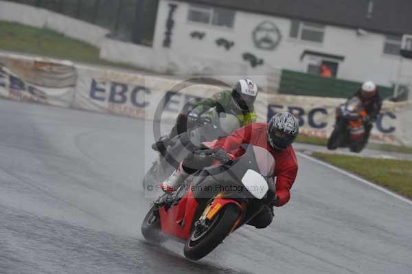 Mallory park Leicestershire;Mallory park photographs;Motorcycle action photographs;event digital images;eventdigitalimages;mallory park;no limits trackday;peter wileman photography;trackday;trackday digital images;trackday photos