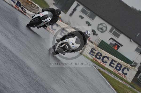 Mallory park Leicestershire;Mallory park photographs;Motorcycle action photographs;event digital images;eventdigitalimages;mallory park;no limits trackday;peter wileman photography;trackday;trackday digital images;trackday photos