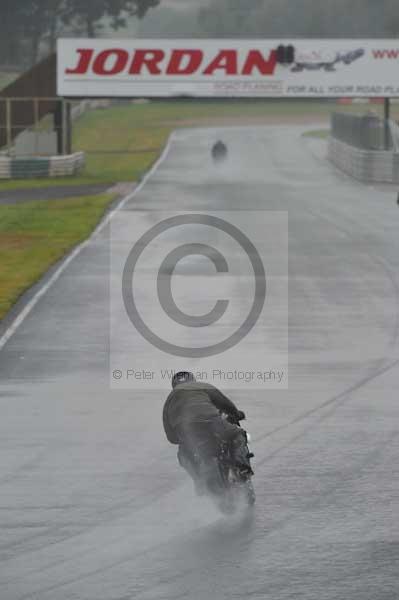 Mallory park Leicestershire;Mallory park photographs;Motorcycle action photographs;event digital images;eventdigitalimages;mallory park;no limits trackday;peter wileman photography;trackday;trackday digital images;trackday photos