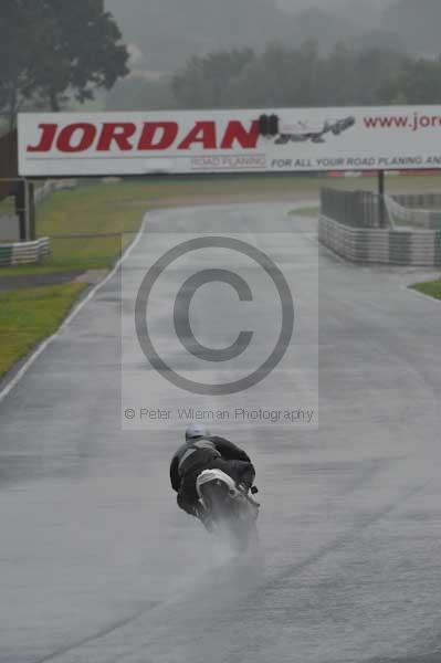 Mallory park Leicestershire;Mallory park photographs;Motorcycle action photographs;event digital images;eventdigitalimages;mallory park;no limits trackday;peter wileman photography;trackday;trackday digital images;trackday photos