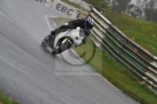 Mallory park Leicestershire;Mallory park photographs;Motorcycle action photographs;event digital images;eventdigitalimages;mallory park;no limits trackday;peter wileman photography;trackday;trackday digital images;trackday photos