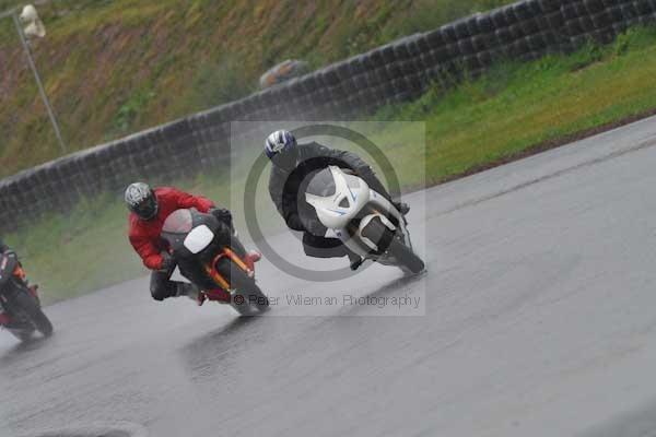 Mallory park Leicestershire;Mallory park photographs;Motorcycle action photographs;event digital images;eventdigitalimages;mallory park;no limits trackday;peter wileman photography;trackday;trackday digital images;trackday photos