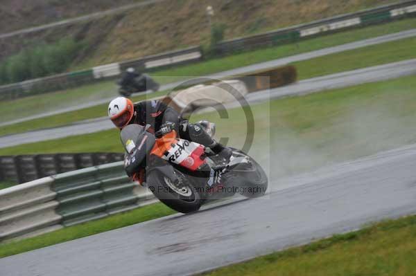 Mallory park Leicestershire;Mallory park photographs;Motorcycle action photographs;event digital images;eventdigitalimages;mallory park;no limits trackday;peter wileman photography;trackday;trackday digital images;trackday photos