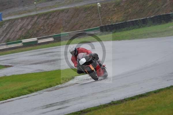 Mallory park Leicestershire;Mallory park photographs;Motorcycle action photographs;event digital images;eventdigitalimages;mallory park;no limits trackday;peter wileman photography;trackday;trackday digital images;trackday photos