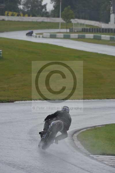 Mallory park Leicestershire;Mallory park photographs;Motorcycle action photographs;event digital images;eventdigitalimages;mallory park;no limits trackday;peter wileman photography;trackday;trackday digital images;trackday photos