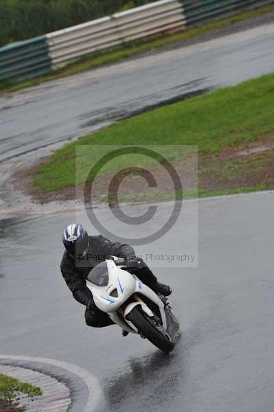 Mallory park Leicestershire;Mallory park photographs;Motorcycle action photographs;event digital images;eventdigitalimages;mallory park;no limits trackday;peter wileman photography;trackday;trackday digital images;trackday photos