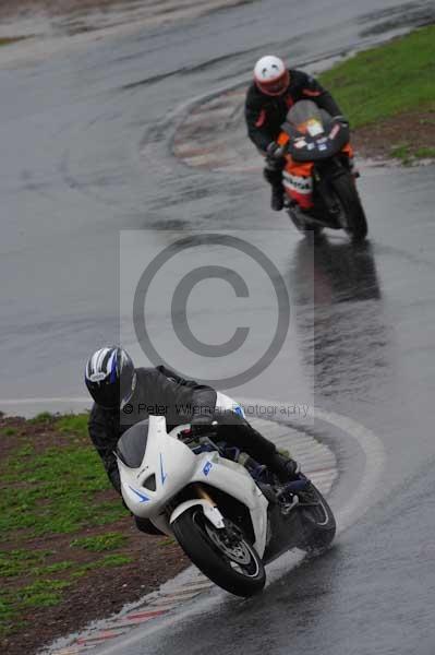 Mallory park Leicestershire;Mallory park photographs;Motorcycle action photographs;event digital images;eventdigitalimages;mallory park;no limits trackday;peter wileman photography;trackday;trackday digital images;trackday photos