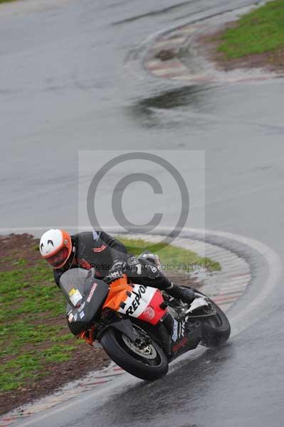 Mallory park Leicestershire;Mallory park photographs;Motorcycle action photographs;event digital images;eventdigitalimages;mallory park;no limits trackday;peter wileman photography;trackday;trackday digital images;trackday photos