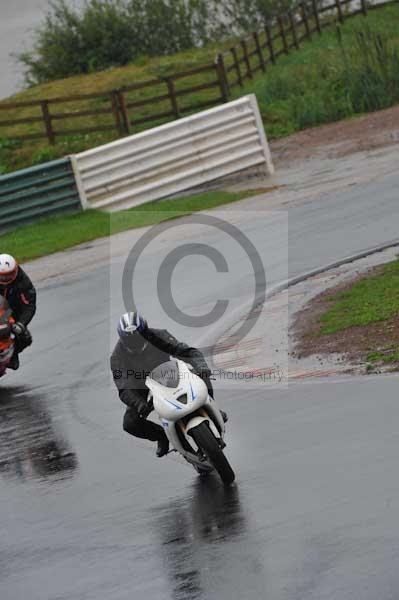 Mallory park Leicestershire;Mallory park photographs;Motorcycle action photographs;event digital images;eventdigitalimages;mallory park;no limits trackday;peter wileman photography;trackday;trackday digital images;trackday photos