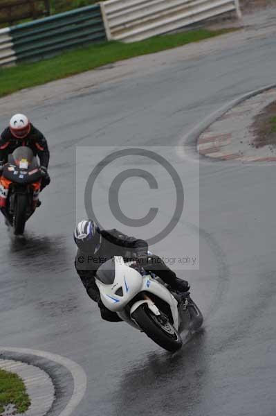 Mallory park Leicestershire;Mallory park photographs;Motorcycle action photographs;event digital images;eventdigitalimages;mallory park;no limits trackday;peter wileman photography;trackday;trackday digital images;trackday photos