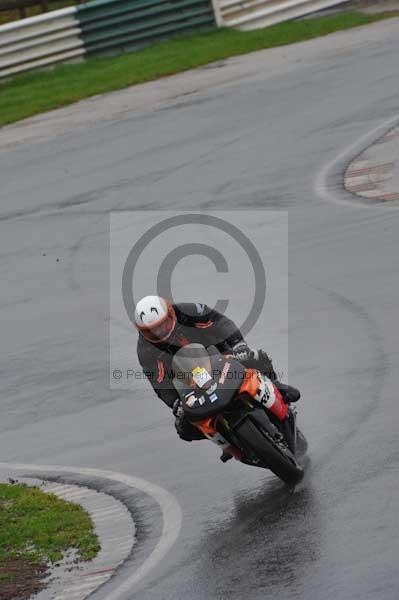 Mallory park Leicestershire;Mallory park photographs;Motorcycle action photographs;event digital images;eventdigitalimages;mallory park;no limits trackday;peter wileman photography;trackday;trackday digital images;trackday photos