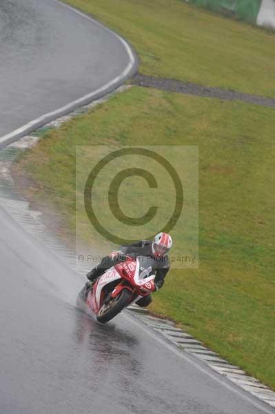 Mallory park Leicestershire;Mallory park photographs;Motorcycle action photographs;event digital images;eventdigitalimages;mallory park;no limits trackday;peter wileman photography;trackday;trackday digital images;trackday photos