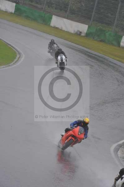 Mallory park Leicestershire;Mallory park photographs;Motorcycle action photographs;event digital images;eventdigitalimages;mallory park;no limits trackday;peter wileman photography;trackday;trackday digital images;trackday photos