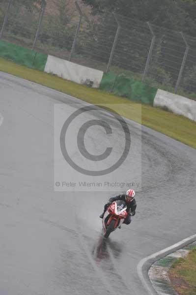 Mallory park Leicestershire;Mallory park photographs;Motorcycle action photographs;event digital images;eventdigitalimages;mallory park;no limits trackday;peter wileman photography;trackday;trackday digital images;trackday photos