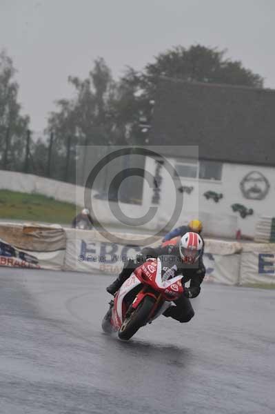 Mallory park Leicestershire;Mallory park photographs;Motorcycle action photographs;event digital images;eventdigitalimages;mallory park;no limits trackday;peter wileman photography;trackday;trackday digital images;trackday photos