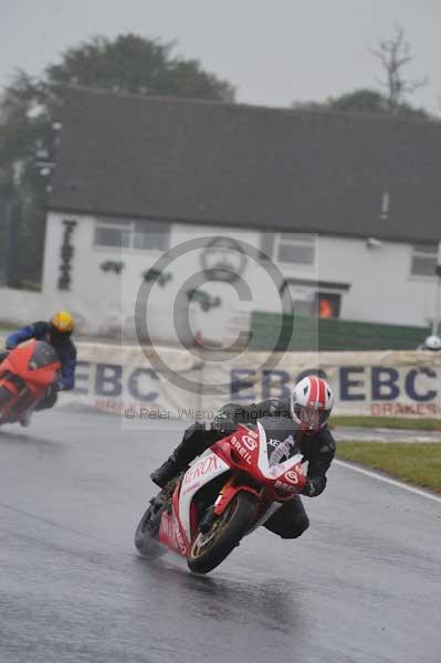 Mallory park Leicestershire;Mallory park photographs;Motorcycle action photographs;event digital images;eventdigitalimages;mallory park;no limits trackday;peter wileman photography;trackday;trackday digital images;trackday photos