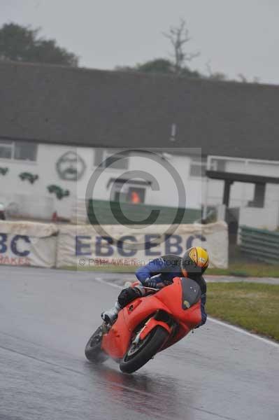 Mallory park Leicestershire;Mallory park photographs;Motorcycle action photographs;event digital images;eventdigitalimages;mallory park;no limits trackday;peter wileman photography;trackday;trackday digital images;trackday photos