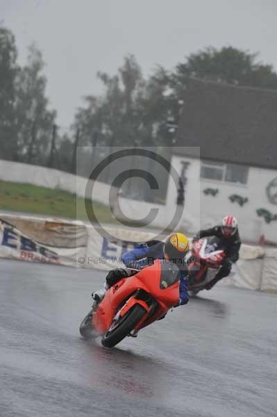 Mallory park Leicestershire;Mallory park photographs;Motorcycle action photographs;event digital images;eventdigitalimages;mallory park;no limits trackday;peter wileman photography;trackday;trackday digital images;trackday photos