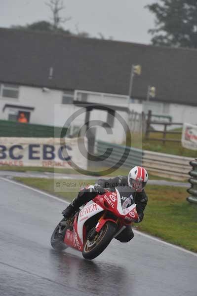 Mallory park Leicestershire;Mallory park photographs;Motorcycle action photographs;event digital images;eventdigitalimages;mallory park;no limits trackday;peter wileman photography;trackday;trackday digital images;trackday photos