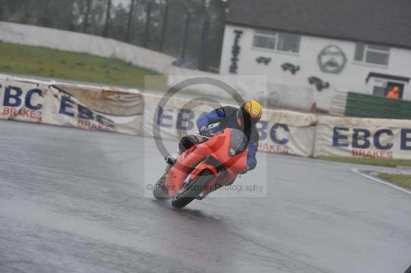 Mallory park Leicestershire;Mallory park photographs;Motorcycle action photographs;event digital images;eventdigitalimages;mallory park;no limits trackday;peter wileman photography;trackday;trackday digital images;trackday photos