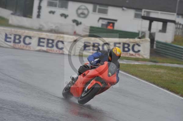 Mallory park Leicestershire;Mallory park photographs;Motorcycle action photographs;event digital images;eventdigitalimages;mallory park;no limits trackday;peter wileman photography;trackday;trackday digital images;trackday photos